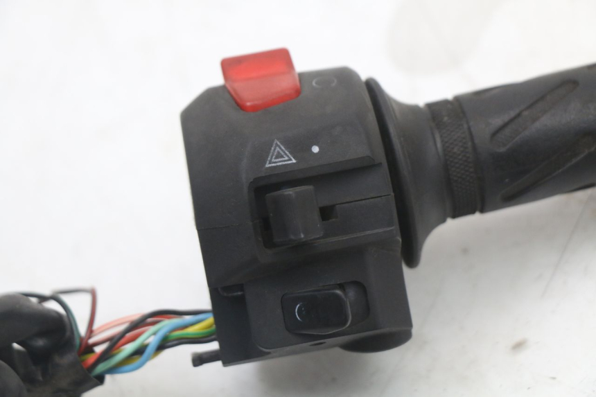 photo de RIGHT SWITCH SUZUKI BURGMAN 125 (2018 - 2021) - Zoom on usage condition
