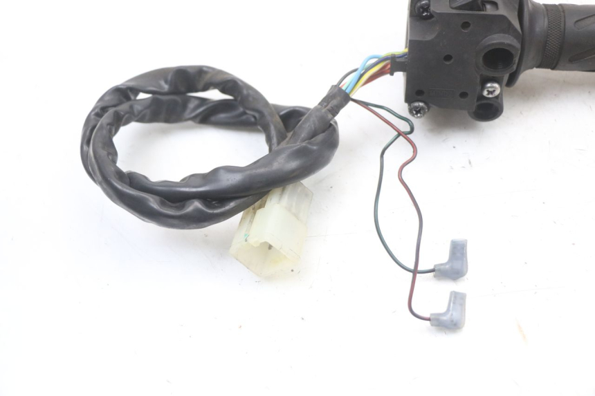 photo de RIGHT SWITCH SUZUKI BURGMAN 125 (2018 - 2021) - Fixing points details