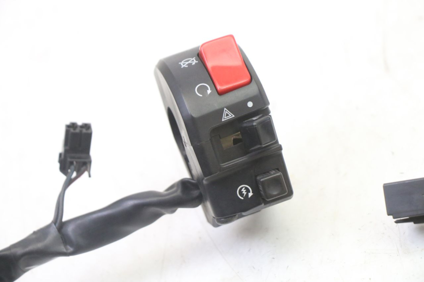 photo de RIGHT SWITCH SUZUKI SV S 650 (2003 - 2009) - Component detail