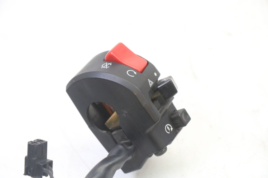 photo de RIGHT SWITCH SUZUKI SV S 650 (2003 - 2009) - Zoom on usage condition