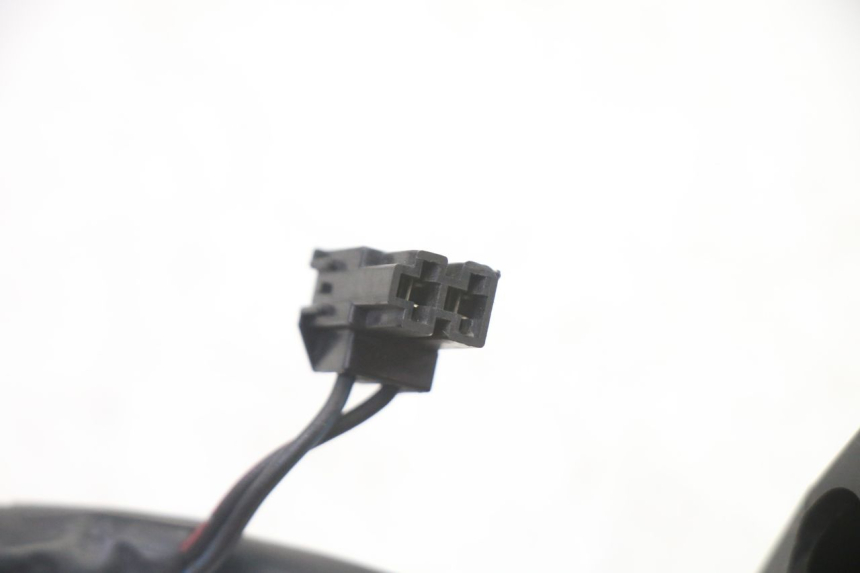 photo de RIGHT SWITCH SUZUKI SV S 650 (2003 - 2009) - Fixing points details