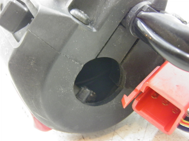 photo de RIGHT SWITCH SYM GTS 125 (2005 - 2008) - Zoom on usage condition