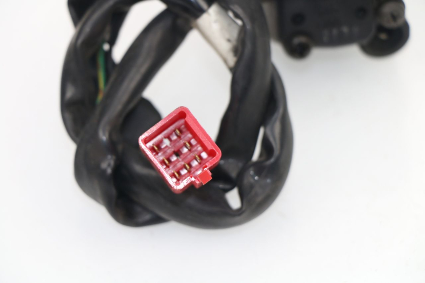 photo de RIGHT SWITCH SYM GTS 250 (2005 - 2008) - Technical close-up