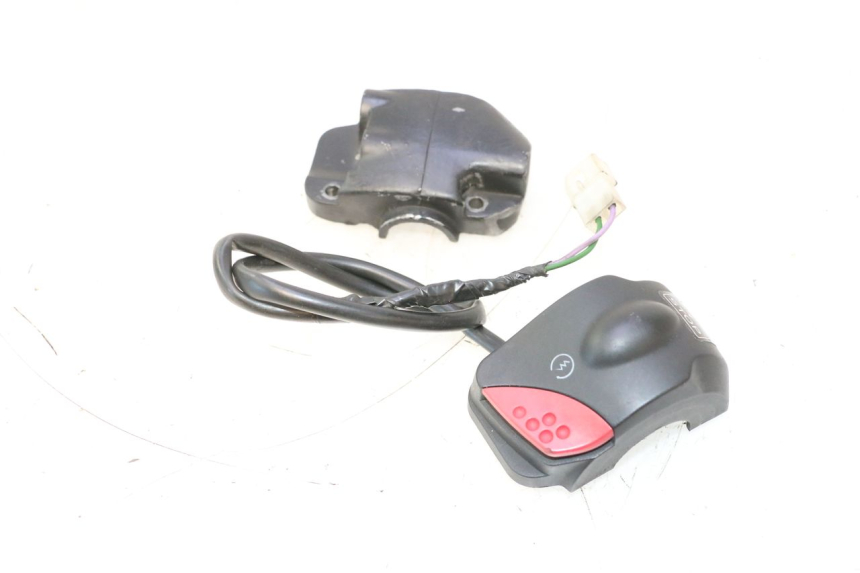 photo de RIGHT SWITCH PEUGEOT TREKKER TKR 50 (2005 - 2014) - Component detail
