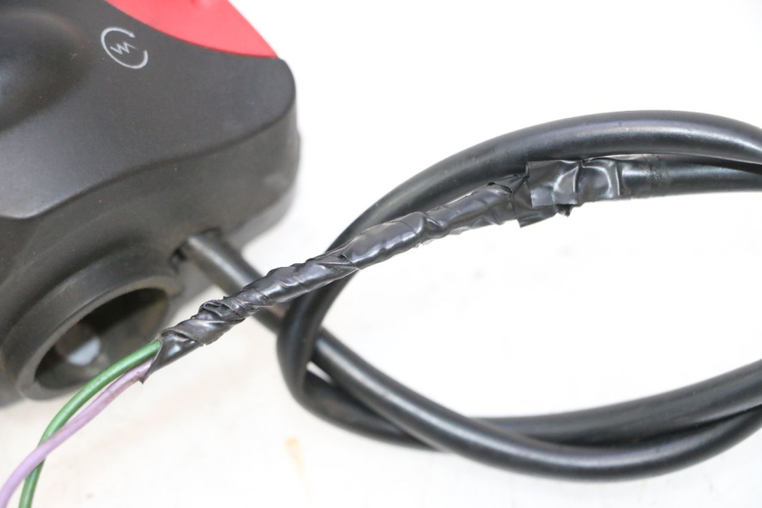photo de RIGHT SWITCH PEUGEOT TREKKER TKR 50 (2005 - 2014) - Fixing points details
