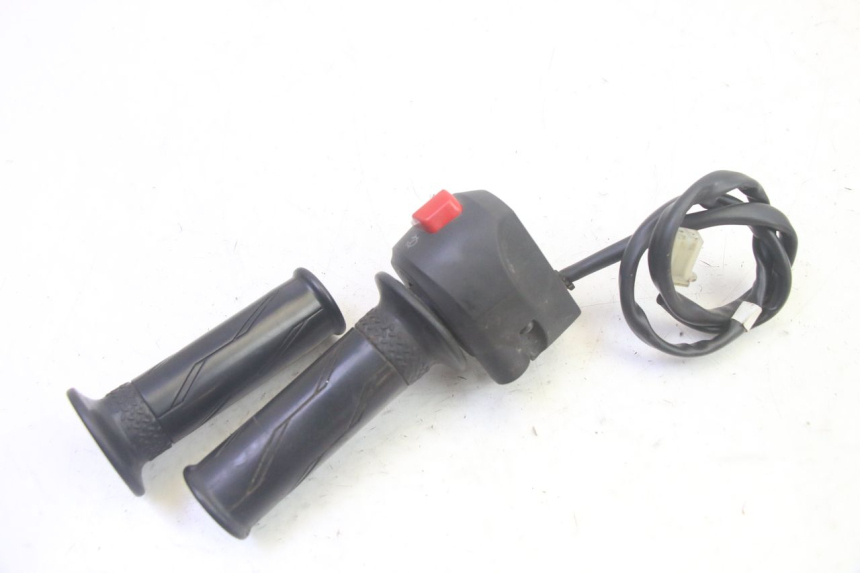 photo de RIGHT SWITCH YAMAHA TZR 50 (2008 - 2016) - Technical close-up