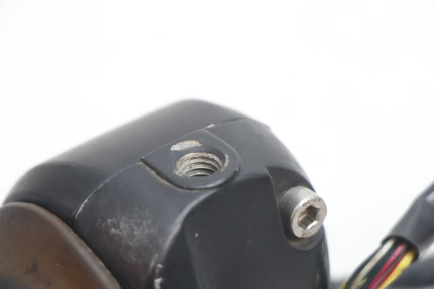 photo de RIGHT HANDLEBAR SWITCH PEUGEOT V-CLIC VCLIC 50 (2007 - 2013) - Fixing points details