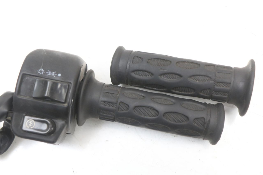 photo de RIGHT SWITCH BEELINE VELOCE 4T 50 (2011 - 2020) - Zoom on usage condition