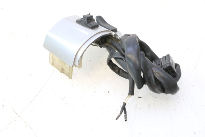 photo de RIGHT HANDLEBAR SWITCH PIAGGIO VESPA PRIMAVERA 2T 50 (2013 - 2018) - Zoom on usage condition