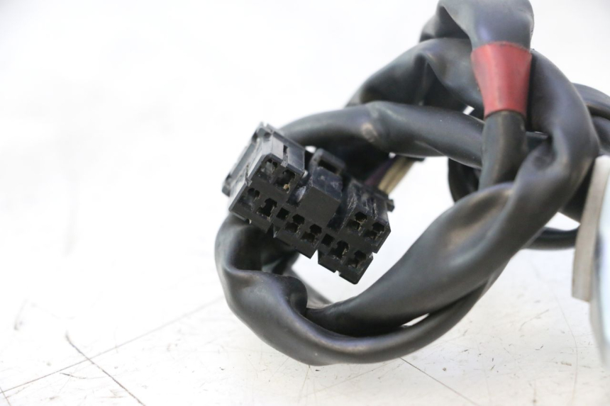 photo de RIGHT HANDLEBAR SWITCH PIAGGIO VESPA PRIMAVERA 2T 50 (2013 - 2018) - Alternative perspective