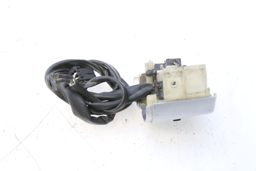 photo de RIGHT HANDLEBAR SWITCH PIAGGIO VESPA PRIMAVERA 2T 50 (2013 - 2018) - Fixing points details