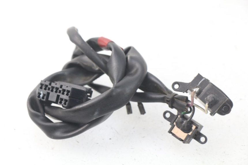 photo de RIGHT HANDLEBAR SWITCH PIAGGIO VESPA SPRINT 2T 50 (2014 - 2018) - Zoom on usage condition