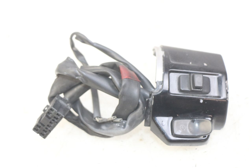 photo de RIGHT HANDLEBAR SWITCH PIAGGIO VESPA SPRINT 2T 50 (2014 - 2018) - Main view