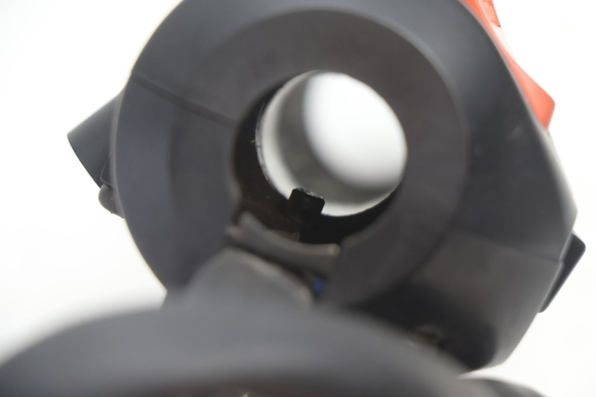 photo de RIGHT SWITCH HONDA VFR FI RC46 800 (1998 - 2001) - Fixing points details