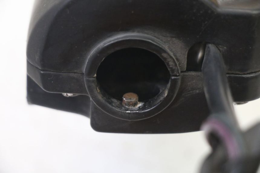 photo de RIGHT HANDLEBAR SWITCH PEUGEOT VIVACITY NEW 2T 50 (2008 - 2017) - Fixing points details