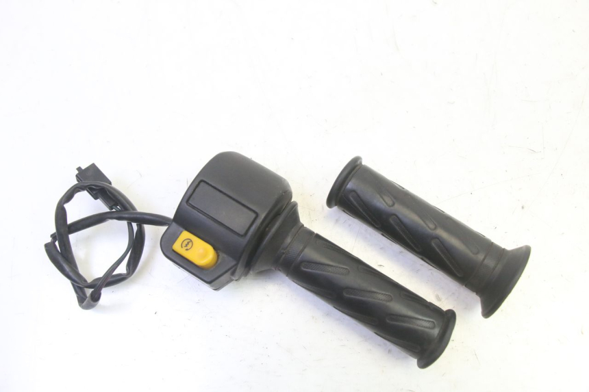 photo de RIGHT HANDLEBAR SWITCH PEUGEOT VIVACITY NEW 2T 50 (2008 - 2017) - Main view