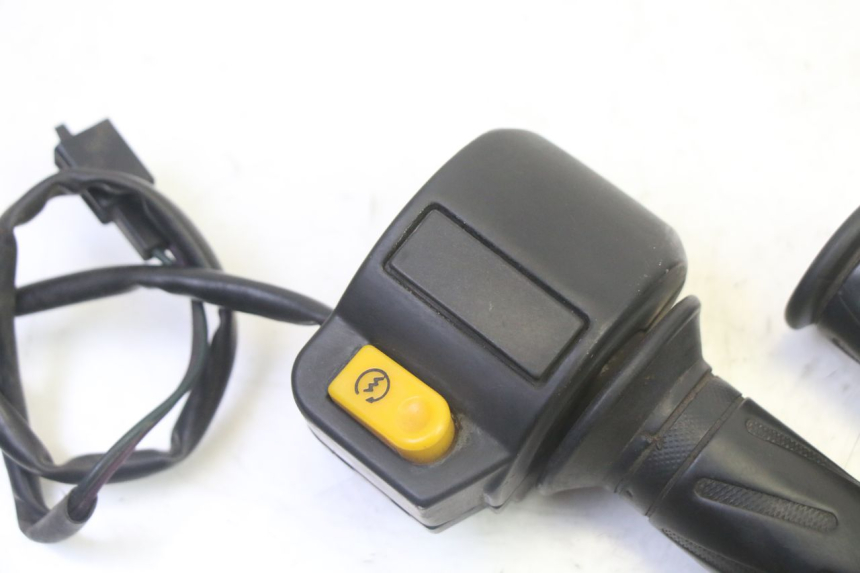 photo de RIGHT HANDLEBAR SWITCH PEUGEOT VIVACITY NEW 2T 50 (2008 - 2017) - Component detail