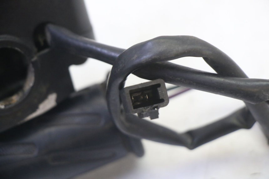 photo de RIGHT HANDLEBAR SWITCH PEUGEOT VIVACITY NEW 2T 50 (2008 - 2017) - Fixing points details