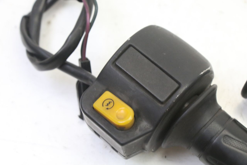 photo de RIGHT HANDLEBAR SWITCH PEUGEOT VIVACITY NEW 4T 50 (2008 - 2017) - Component detail