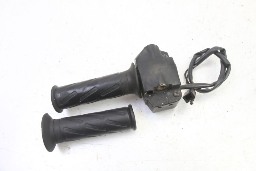 photo de RIGHT HANDLEBAR SWITCH PEUGEOT VIVACITY NEW 4T 50 (2008 - 2017) - Technical close-up