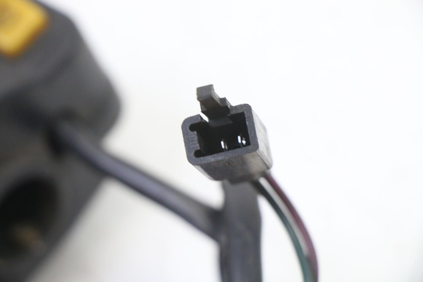 photo de RIGHT HANDLEBAR SWITCH PEUGEOT VIVACITY NEW 4T 50 (2008 - 2017) - Fixing points details