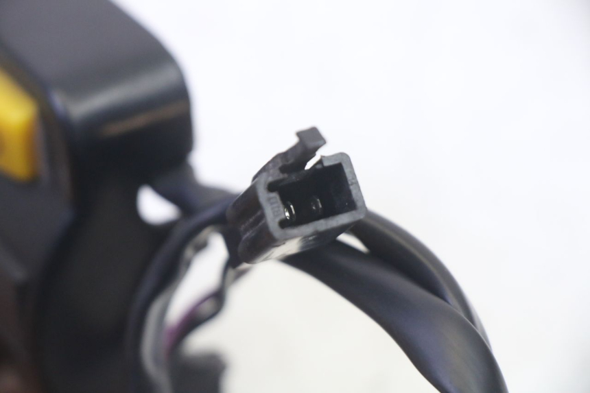 photo de RIGHT HANDLEBAR SWITCH PEUGEOT VIVACITY NEW 4T 50 (2008 - 2017) - Technical close-up