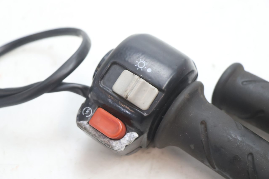photo de RIGHT SWITCH PEUGEOT VIVACITY 50 (1998 - 2003) - Component detail