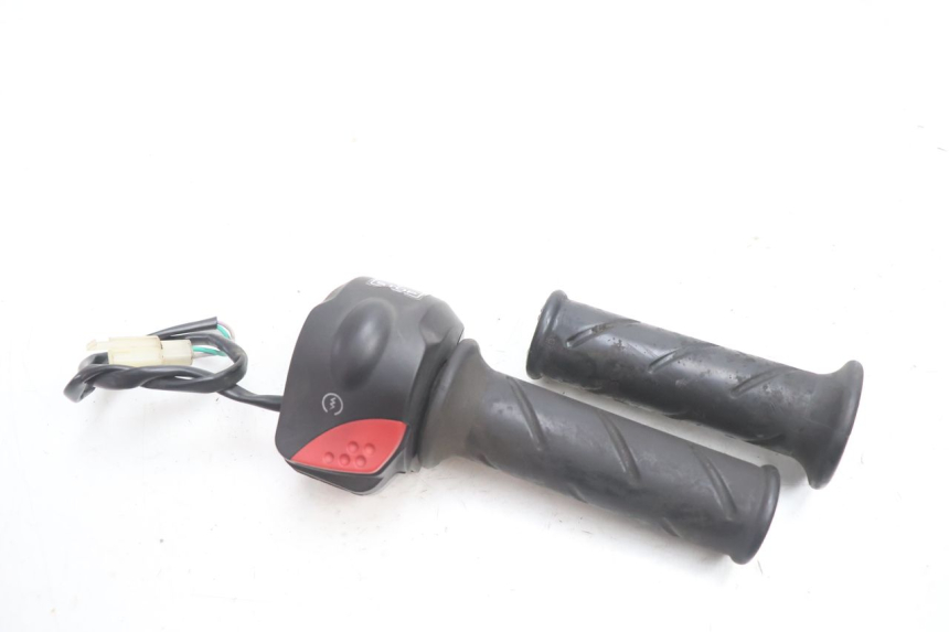 photo de RIGHT HANDLEBAR SWITCH PEUGEOT VIVACITY 50 (2004 - 2009) - Main view