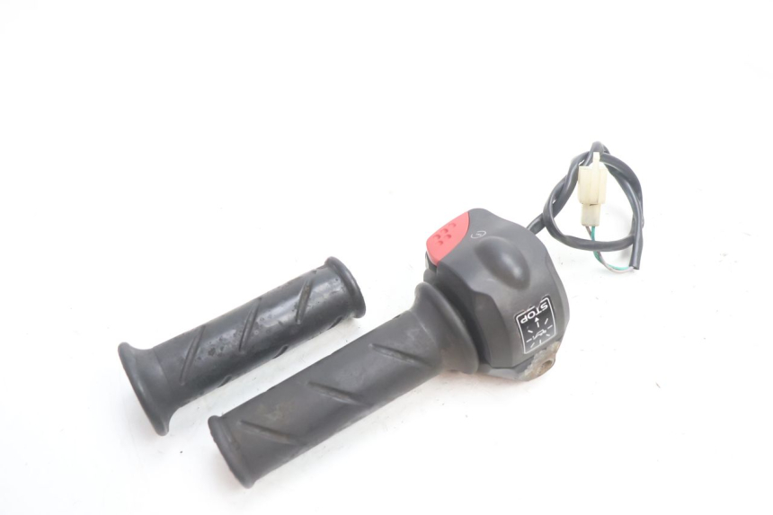 photo de RIGHT HANDLEBAR SWITCH PEUGEOT VIVACITY 50 (2004 - 2009) - Alternative perspective