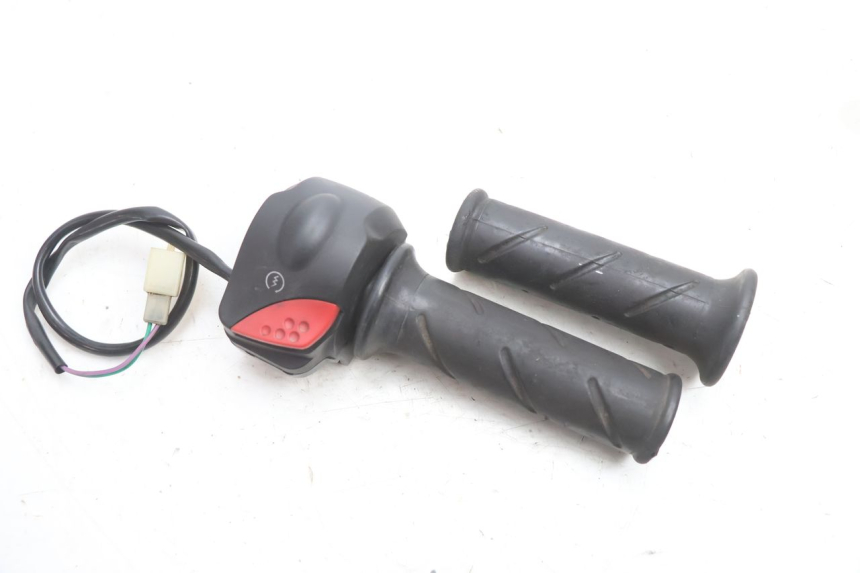 photo de RIGHT HANDLEBAR SWITCH PEUGEOT VIVACITY 50 (2004 - 2009) - Main view