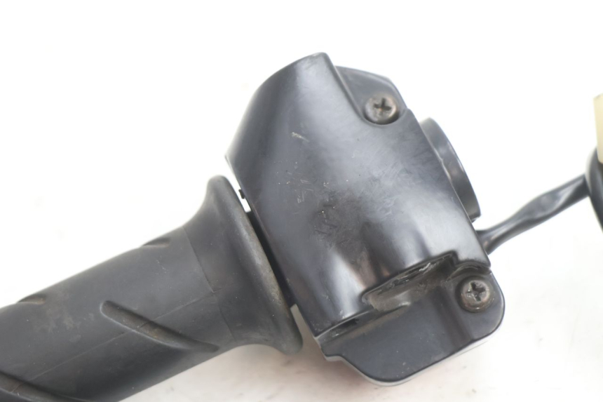 photo de RIGHT HANDLEBAR SWITCH PEUGEOT VIVACITY 50 (2004 - 2009) - Technical close-up