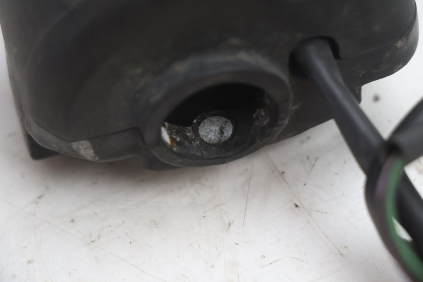 photo de RIGHT SWITCH PEUGEOT VIVACITY 50 (1998 - 2003) - Fixing points details