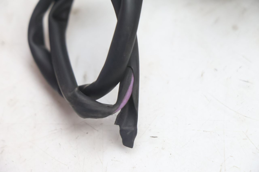 photo de RIGHT SWITCH PEUGEOT VIVACITY 50 (1998 - 2003) - Surface and material condition