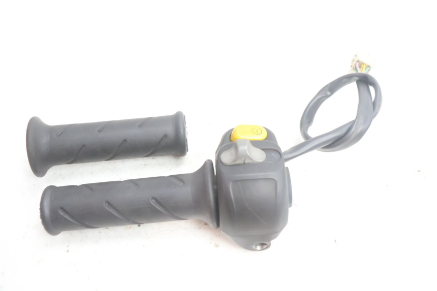 photo de RIGHT SWITCH PEUGEOT VIVACITY 100 (1999 - 2008) - Alternative perspective