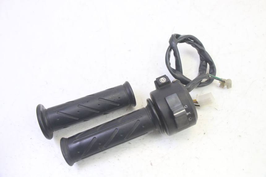 photo de RIGHT HANDLEBAR SWITCH DAELIM VJ ROADWIN FI 125 (2008 - 2017) - Technical close-up