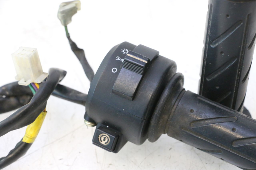 photo de RIGHT SWITCH DAELIM VJ ROADWIN 125 (2004 - 2007) - Component detail