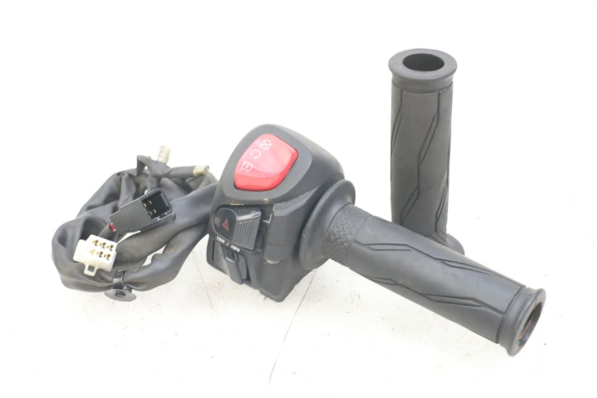 photo de RIGHT HANDLEBAR SWITCH YAMAHA XMAX X-MAX ABS 125 (2017 - 2020) - Main view