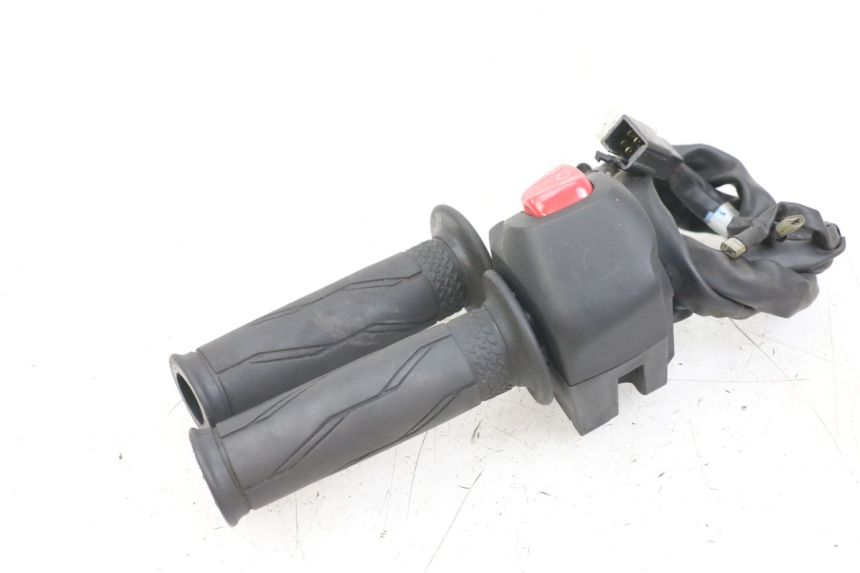 photo de RIGHT HANDLEBAR SWITCH YAMAHA XMAX X-MAX ABS 125 (2017 - 2020) - Technical close-up