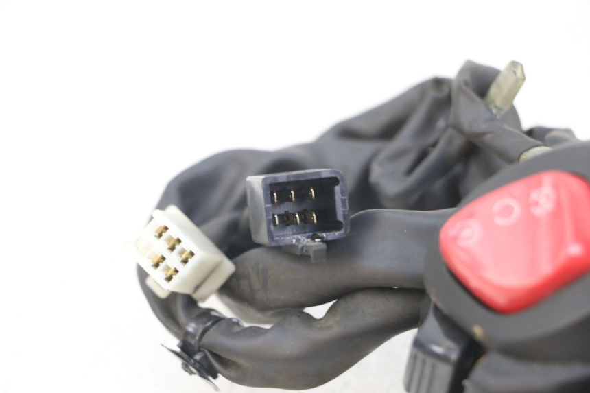 photo de RIGHT HANDLEBAR SWITCH YAMAHA XMAX X-MAX ABS 125 (2017 - 2020) - Product overview