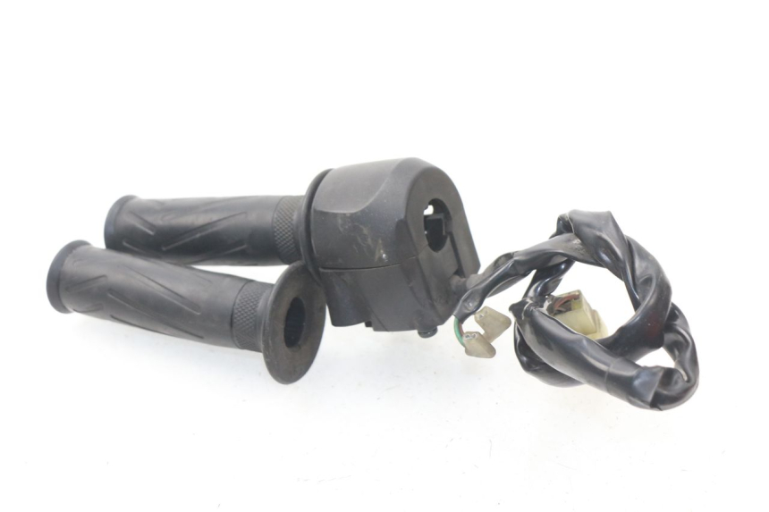 photo de RIGHT HANDLEBAR SWITCH YAMAHA X-MAX XMAX 125 (2010 - 2013) - Technical close-up