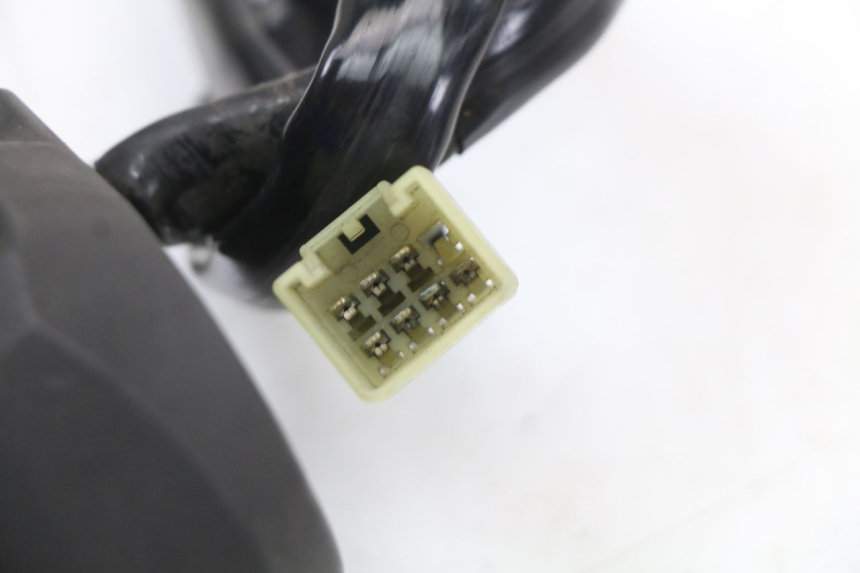 photo de RIGHT HANDLEBAR SWITCH YAMAHA X-MAX XMAX 125 (2010 - 2013) - Surface and material condition