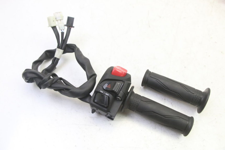photo de RIGHT SWITCH YAMAHA XMAX X-MAX 125 (2021 - 2025) - Main view