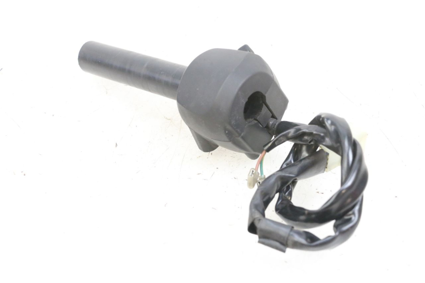 photo de RIGHT HANDLEBAR SWITCH YAMAHA X-MAX XMAX 125 (2010 - 2013) - Fixing points details