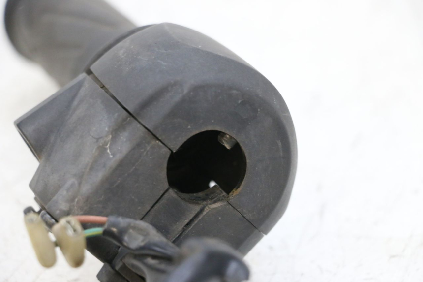 photo de RIGHT HANDLEBAR SWITCH YAMAHA X-MAX XMAX 125 (2010 - 2013) - Alternative perspective