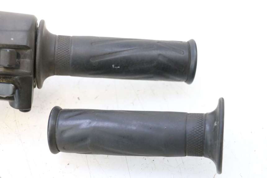 photo de RIGHT HANDLEBAR SWITCH YAMAHA X-MAX XMAX 125 (2010 - 2013) - Alternative perspective