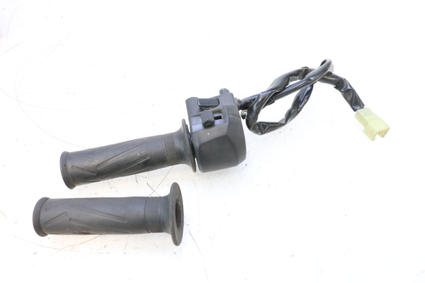 photo de RIGHT HANDLEBAR SWITCH YAMAHA X-MAX XMAX 125 (2010 - 2013) - Technical close-up