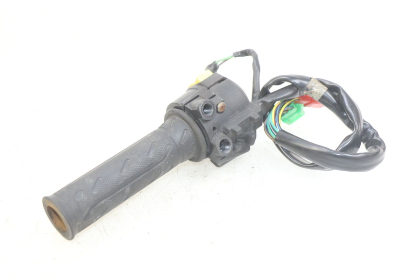 photo de RIGHT HANDLEBAR SWITCH KYMCO X-TOWN XTOWN 125 (2016 - 2021) - Zoom on usage condition