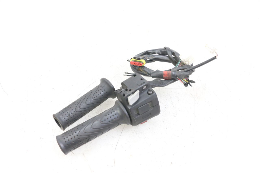 photo de RIGHT HANDLEBAR SWITCH PIAGGIO X10 125 (2012 - 2017) - Technical close-up