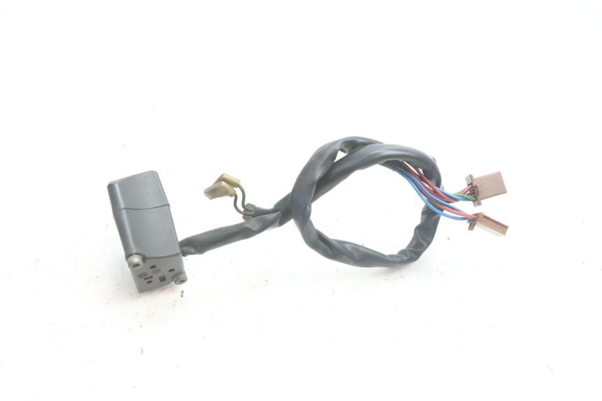 photo de RIGHT SWITCH YAMAHA XJR 1300 (1998 - 2002) - Alternative perspective