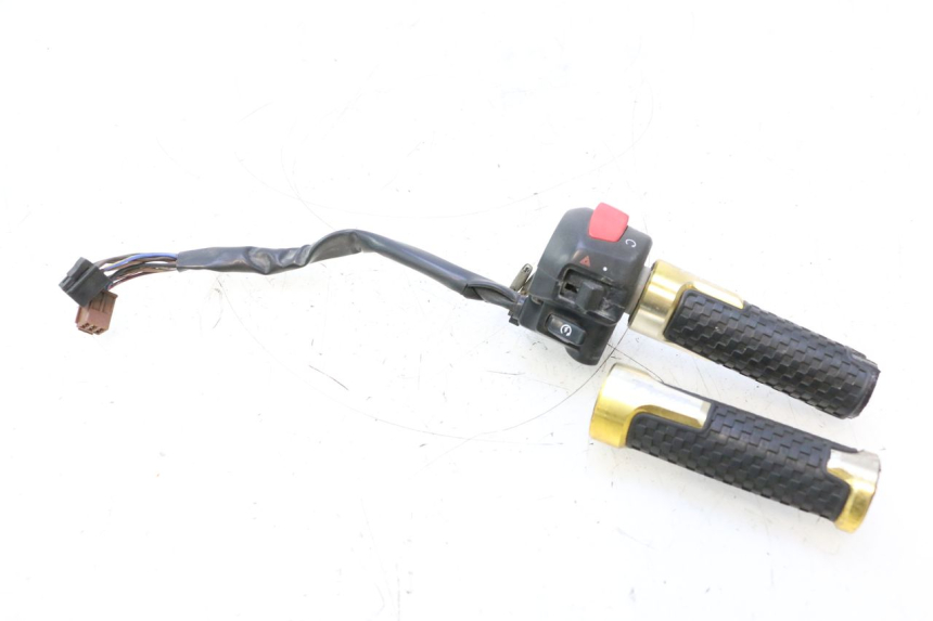photo de RIGHT SWITCH YAMAHA XP T-MAX ABS 500 (2005 - 2005) - Main view